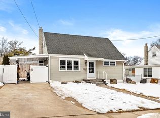 24 Soloff Dr, Hamilton, NJ 08610