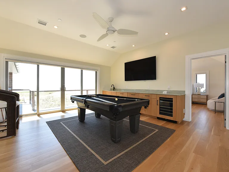 451 Dune Rd — Photo 22