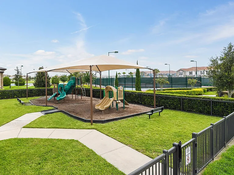 10479 Siddington Dr — Photo 32