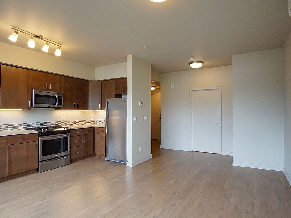 1st image of 2250 NE Glisan St #202
