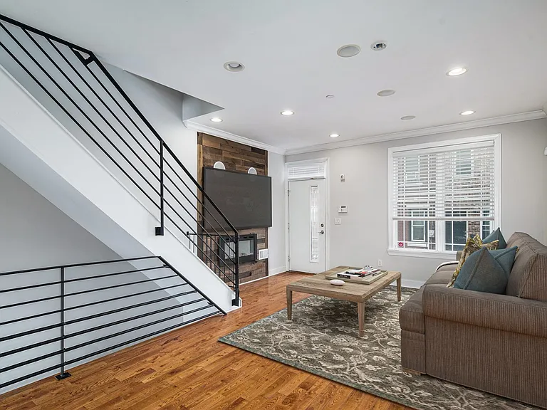 1331 S Cleveland St — Photo 3