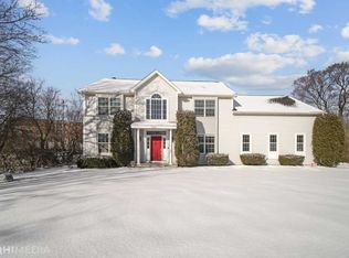 698 Deer Ln, Dundee, IL 60118