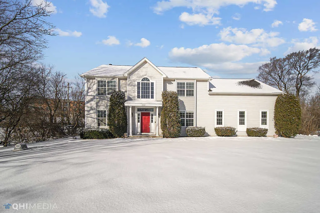 698 Deer Ln photo 1