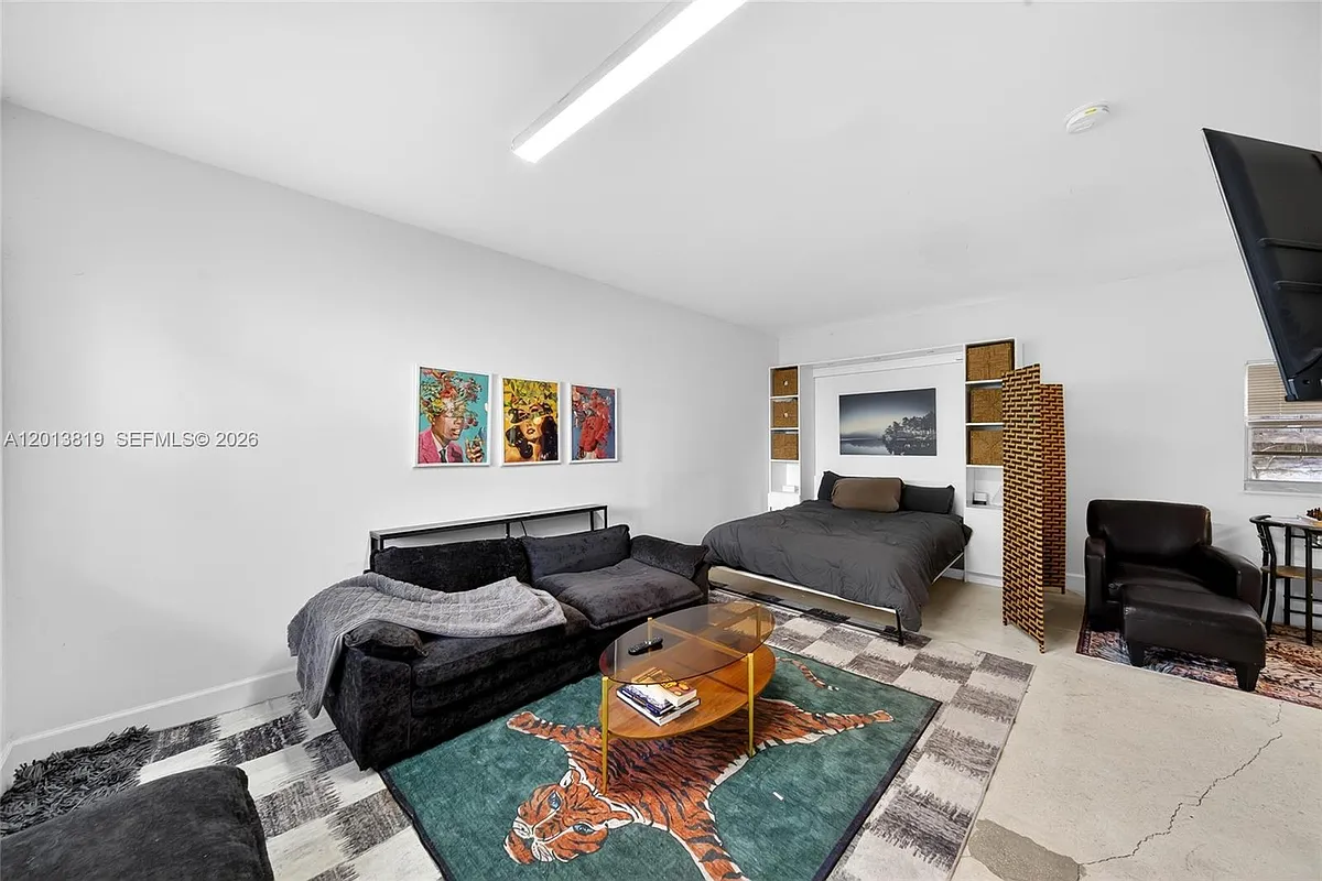 Building Photo - 1520 SW 11th Ter #A