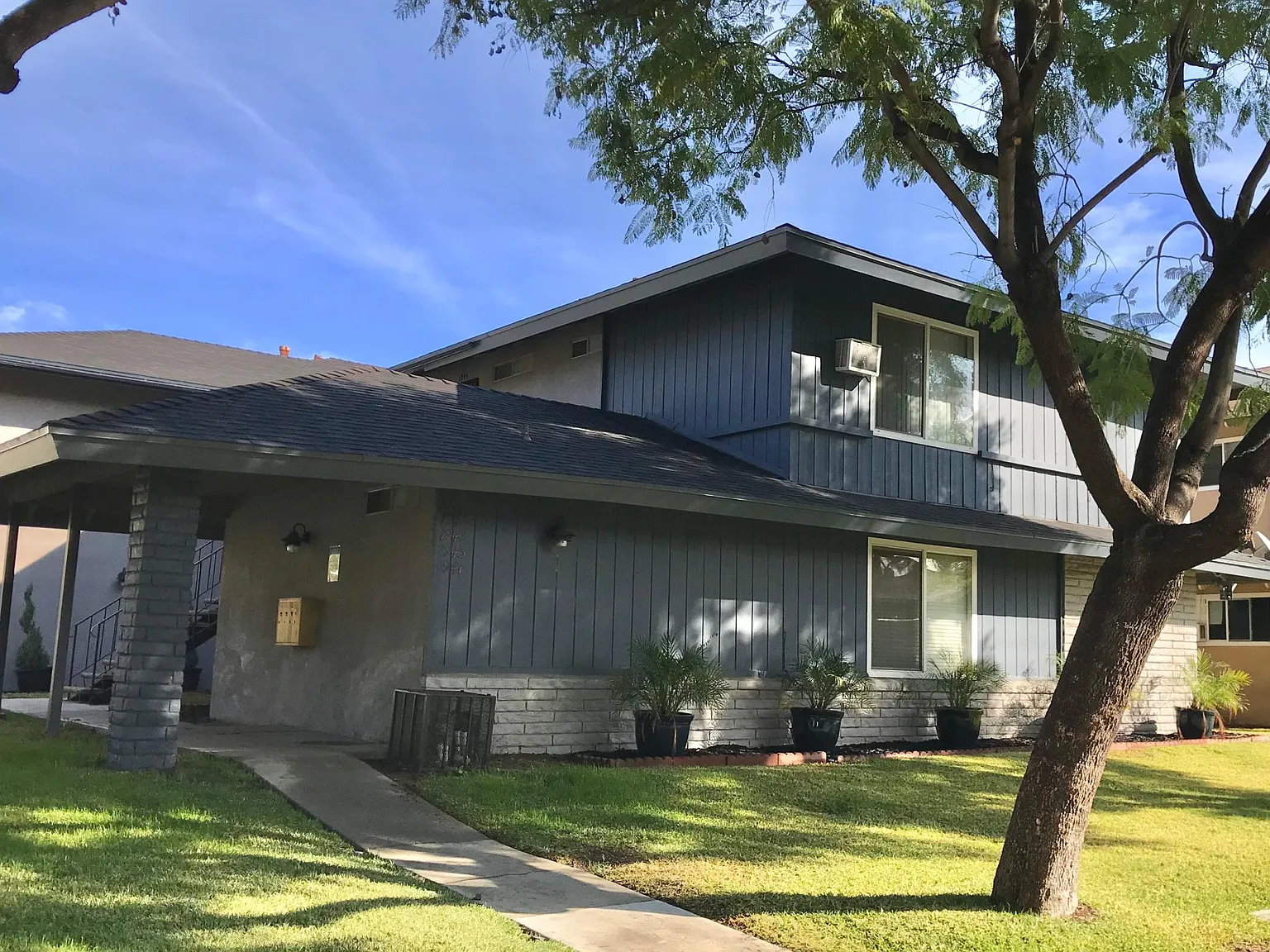 1945 Evergreen St — Photo 1