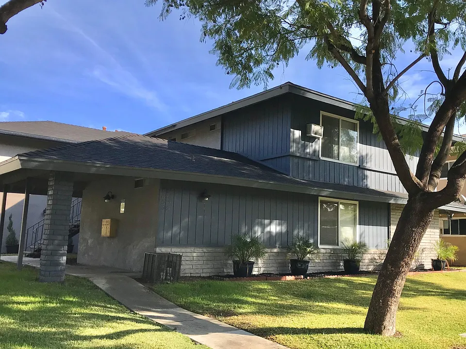 1945 E Evergreen St #6/1