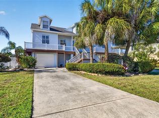 821 Blue Heron Blvd, Ruskin, FL 33570