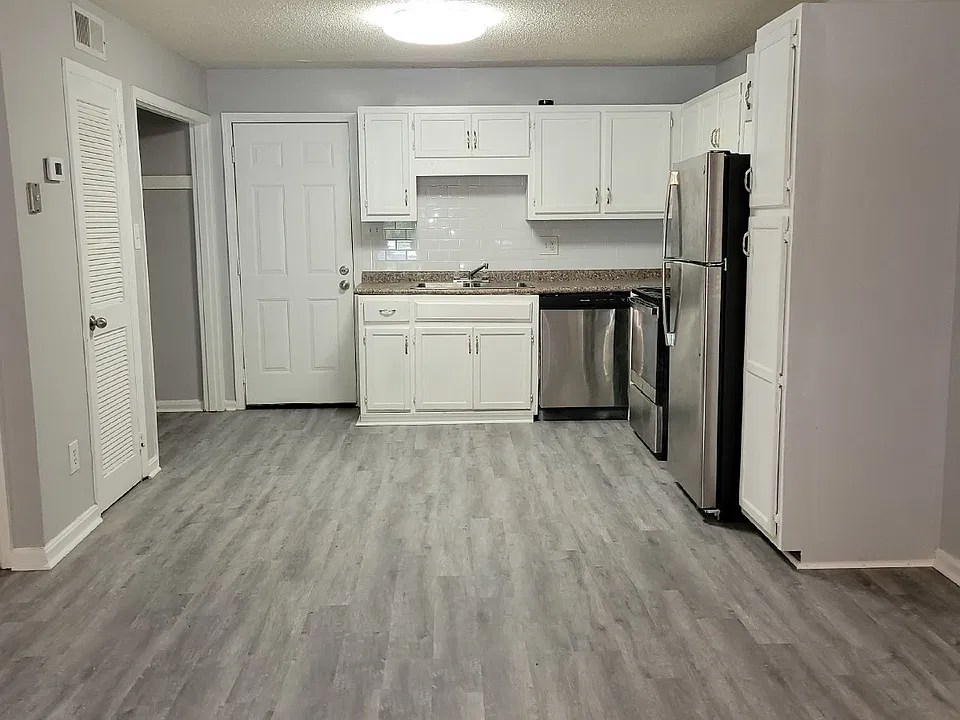 201 8th Ave SW #A