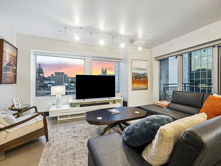 800 Brazos St #1007 — Photo 1