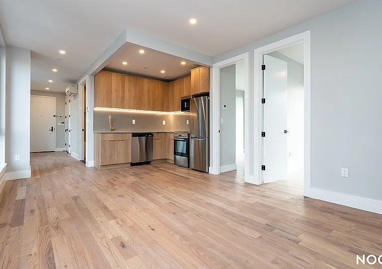 31-61 Vernon Blvd #7H — Photo 1