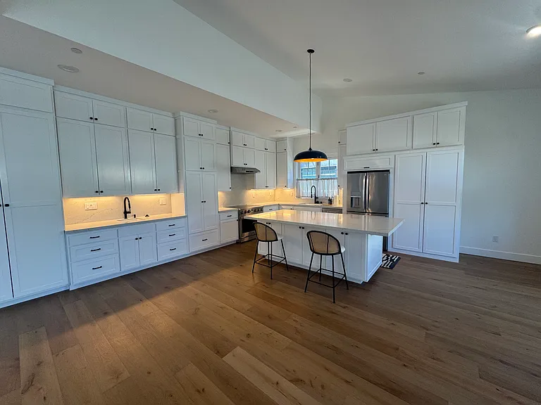 320 Cecile Ct — Photo 5
