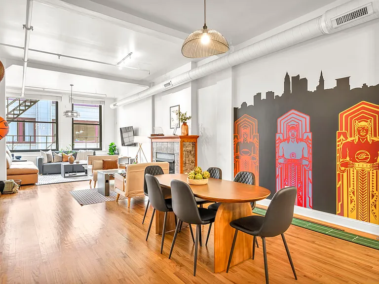 2042 E 4th St #300 — Photo 9