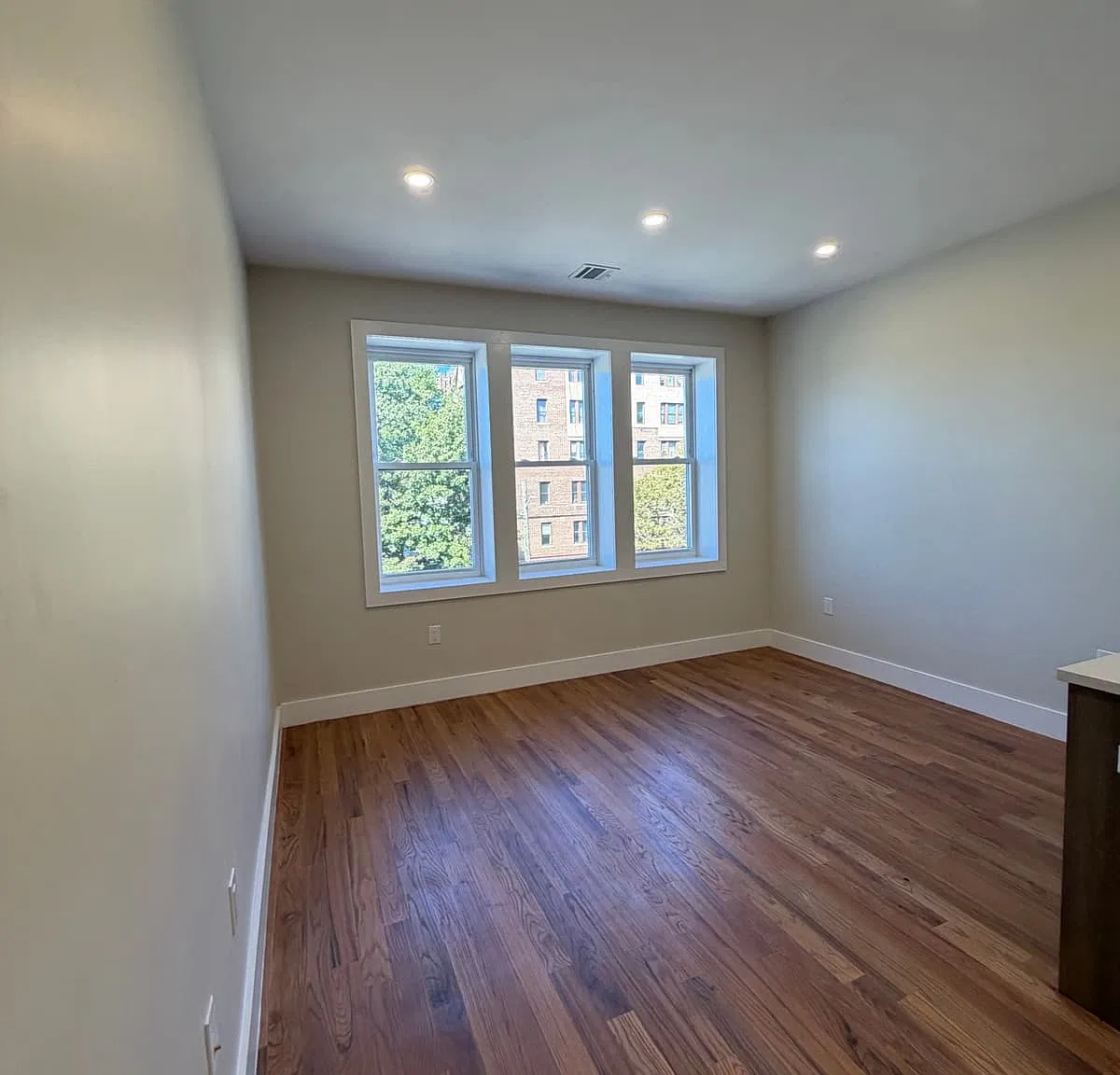 2 bed, 800 sqft, $2,195 — Photo 2