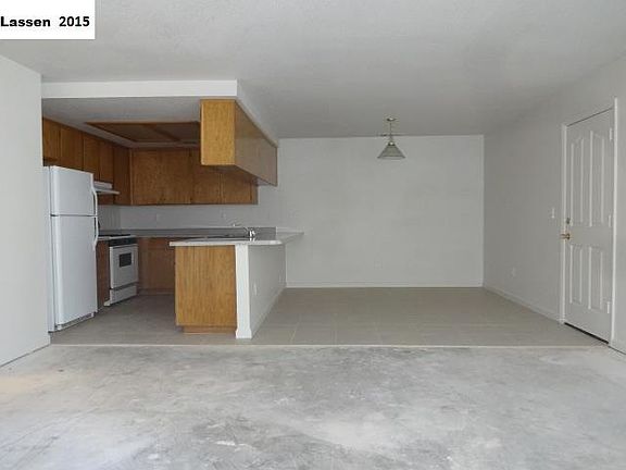 3rd image of 525 Howard Ct