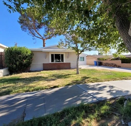 1729 Sunset St — Photo 3
