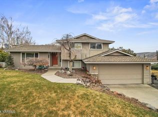 11 Herlou Dr, Selah, WA 98942