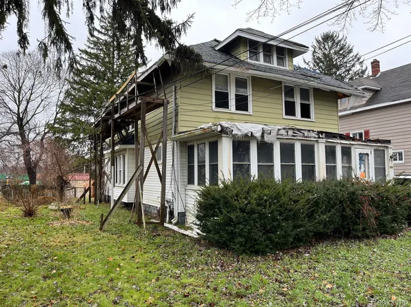 100 Pinegrove St, Pontiac, MI 48342