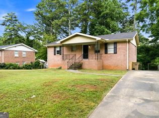 997 Pineglen Dr, Forest Park, GA 30297