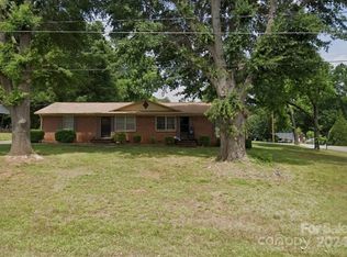 4117 1st St NW, Hickory, NC 28601