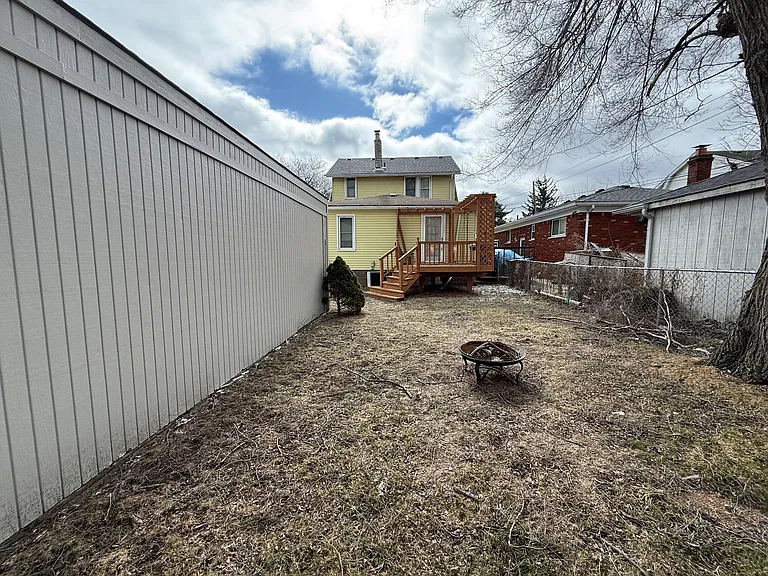 8369 Harding Ave — Photo 11