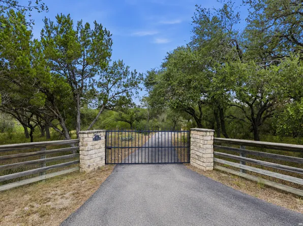 160 Creekwood Ct, Spring Branch, TX 78070