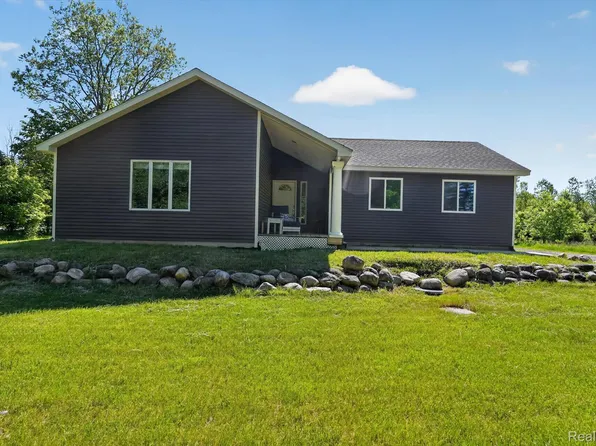4966 Mack Rd, Howell, MI 48855