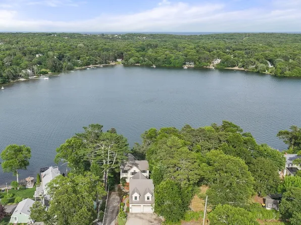10 Shore Rd, Plymouth, MA 02360