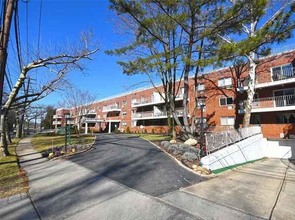 320 E Shore Road #14B, Great Neck, NY 11023