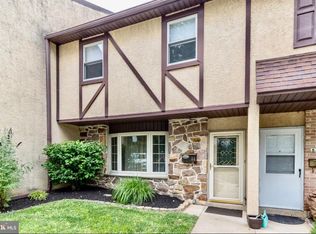 44 Knock N Knoll Cir, Willow Grove, PA 19090