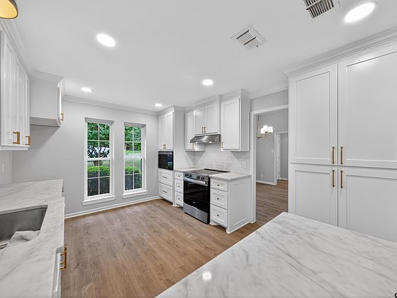 5th image of 607 Hampton Hill Dr