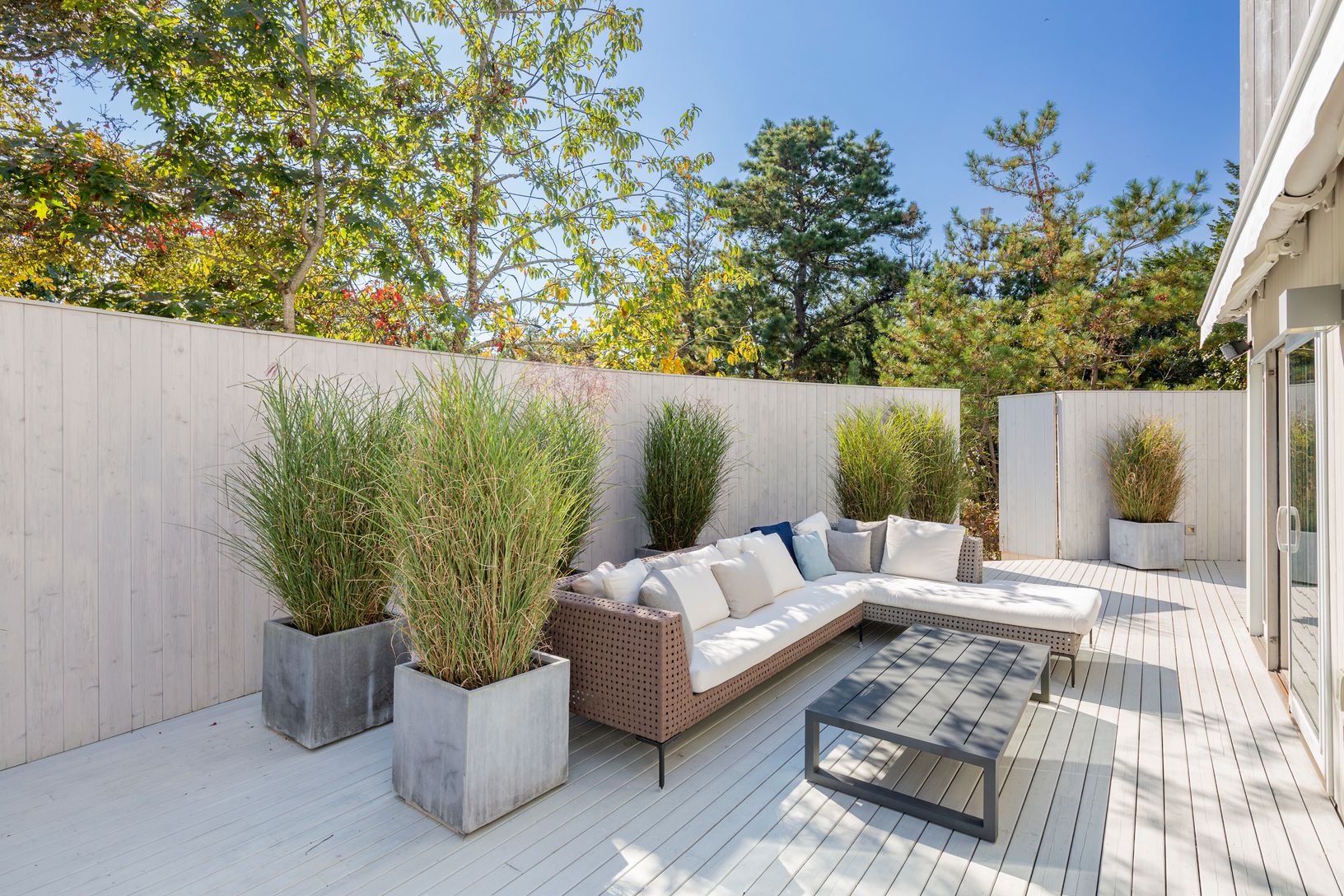  Wraparound Deck