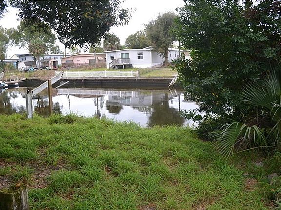 3rd image of 5812 Coventry Dr