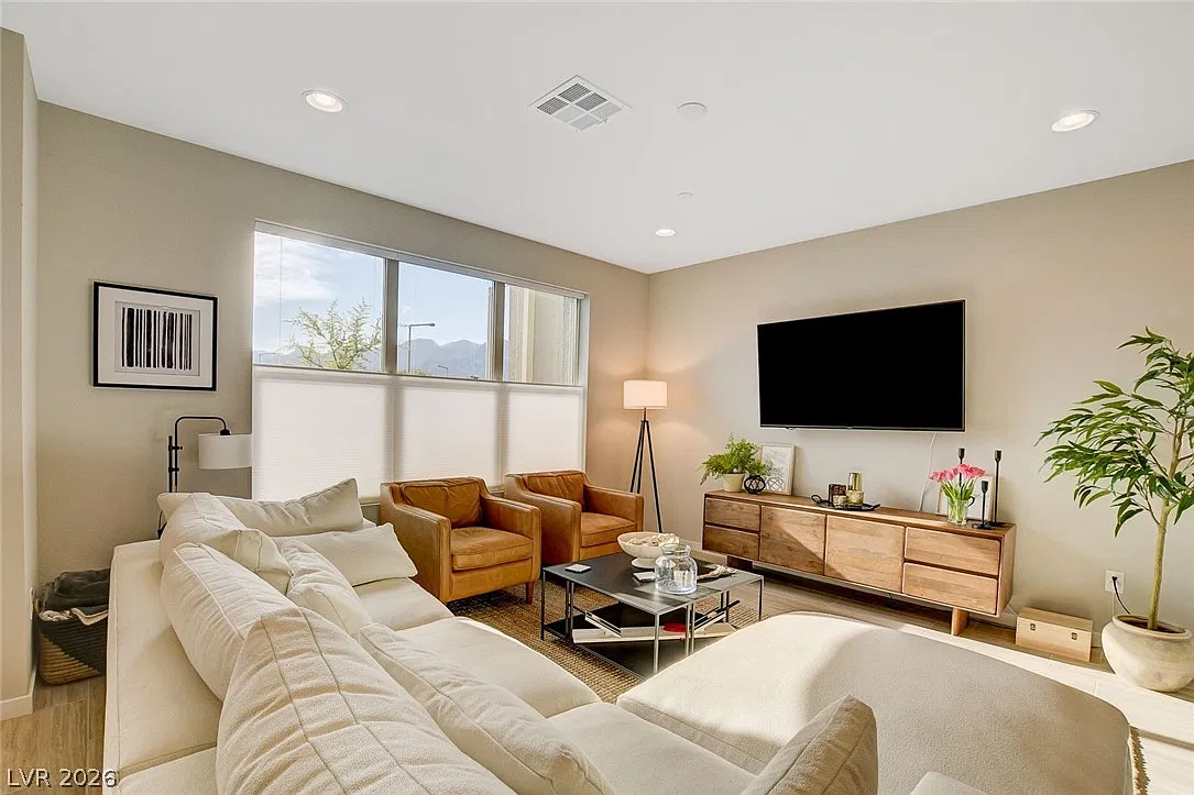 3 bed, 2.5 bath, 1639 sqft, $3,000 — Photo 4