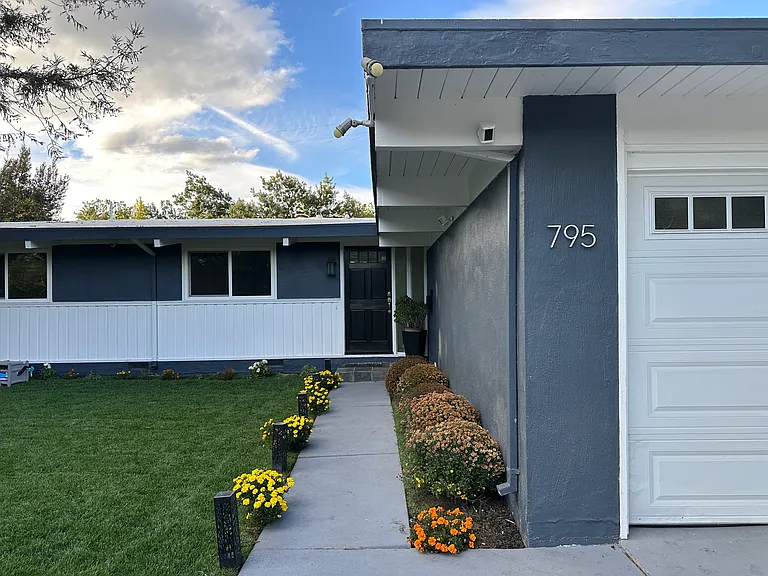 795 E Charleston Rd — Photo 8