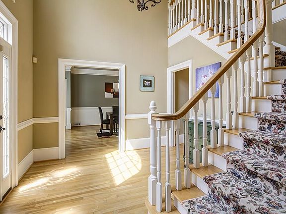3rd image of 7615 Wolf Brook Dr