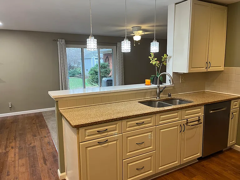 301 S Village Dr — Photo 12