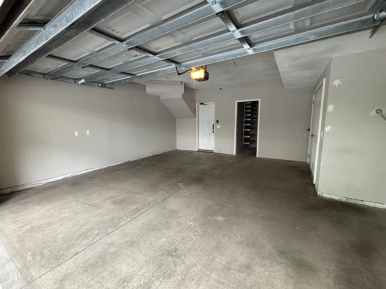 5176 Hampton St NE — Photo 16