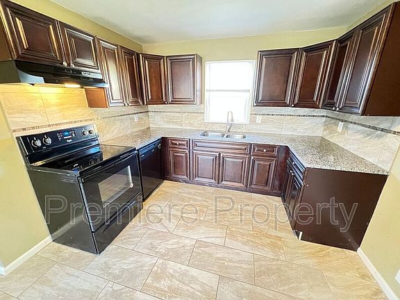 5th image of 202 NE Eastridge St