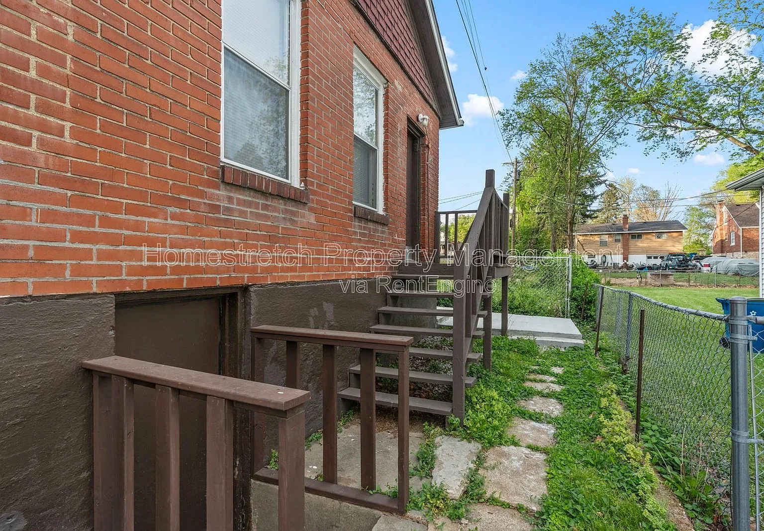 3 bed, 1.0 bath, 1252 sqft, $1,299 — Photo 3