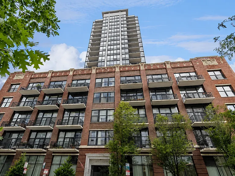 210 S Desplaines St #1006 — Photo 1