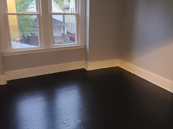 4th image of 14009 Northfield Ave