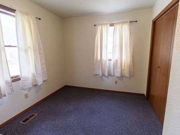 4th image of 102 Maple St