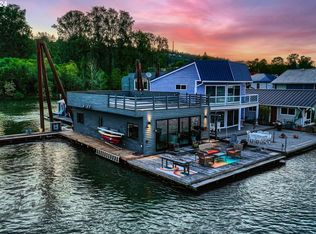 7720 SW Macadam Ave APT 15, Portland, OR 97219