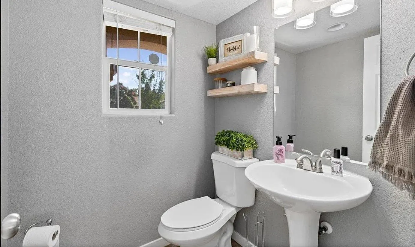 2 bed, 850 sqft, $2,350 — Photo 3