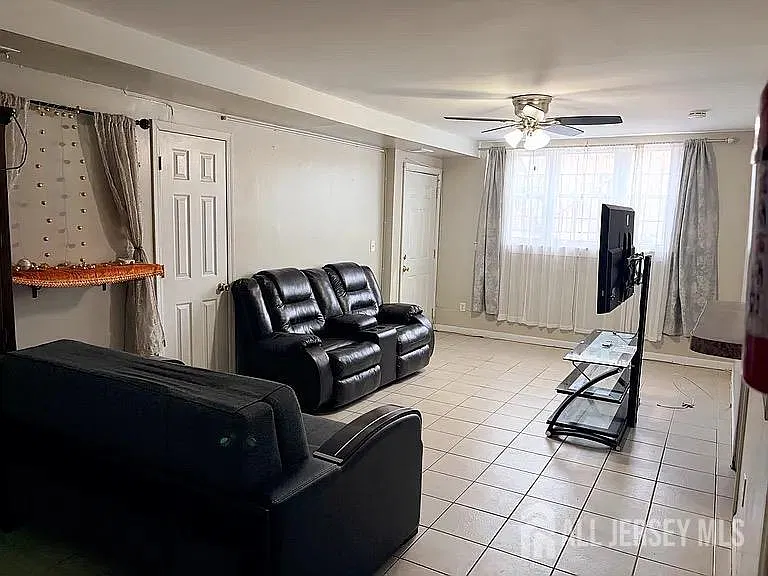 265 College Dr — Photo 1