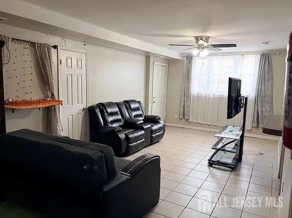 265 College Dr, Edison, NJ 08817