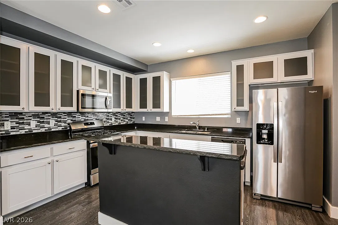 3 bed, 4.0 bath, 1930 sqft, $2,195 — Photo 3