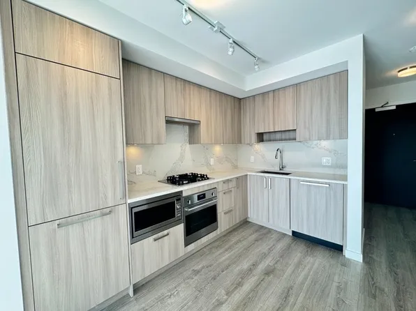 13350 Central Ave Unit 2910, Surrey, BC V3T 0M3