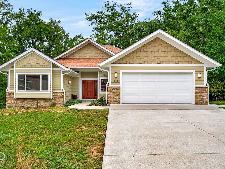 1st image of 225 Pine Hills Dr