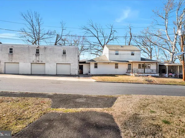 652 Geneva Ave, Blackwood, NJ 08012